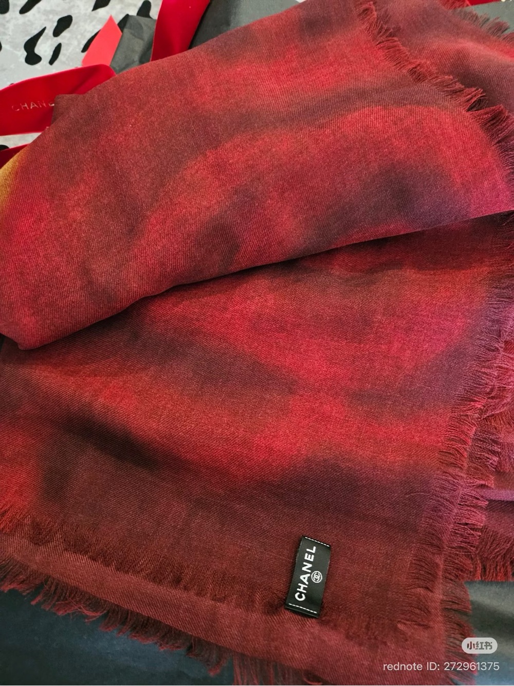 CHANEL VIC gift 2026 red horse soft scarf cashmere No box Used once - Picture 8 of 9